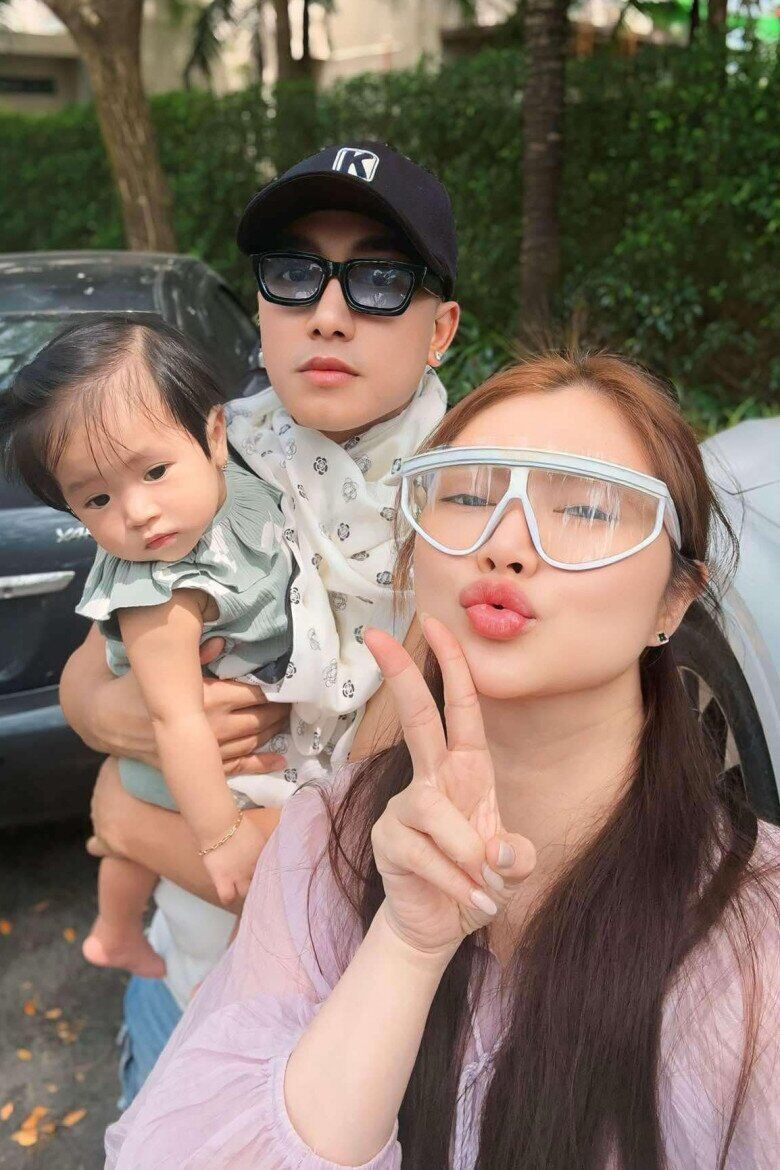 Châu Khải Phong và Thanh Trúc thoải mái thể hiện tình cảm sau khi công khai.