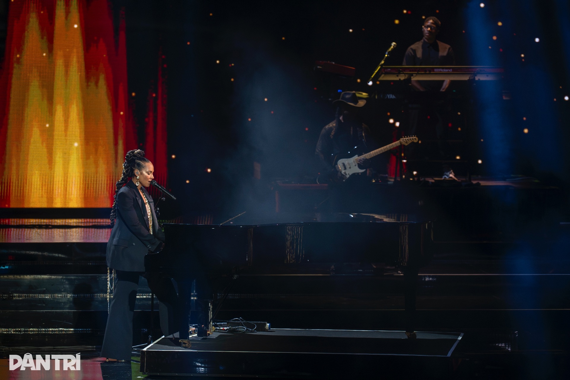 Alicia Keys trổ tài đàn hát, đem loạt bản hit lên sân khấu VinFuture 2025 - 6