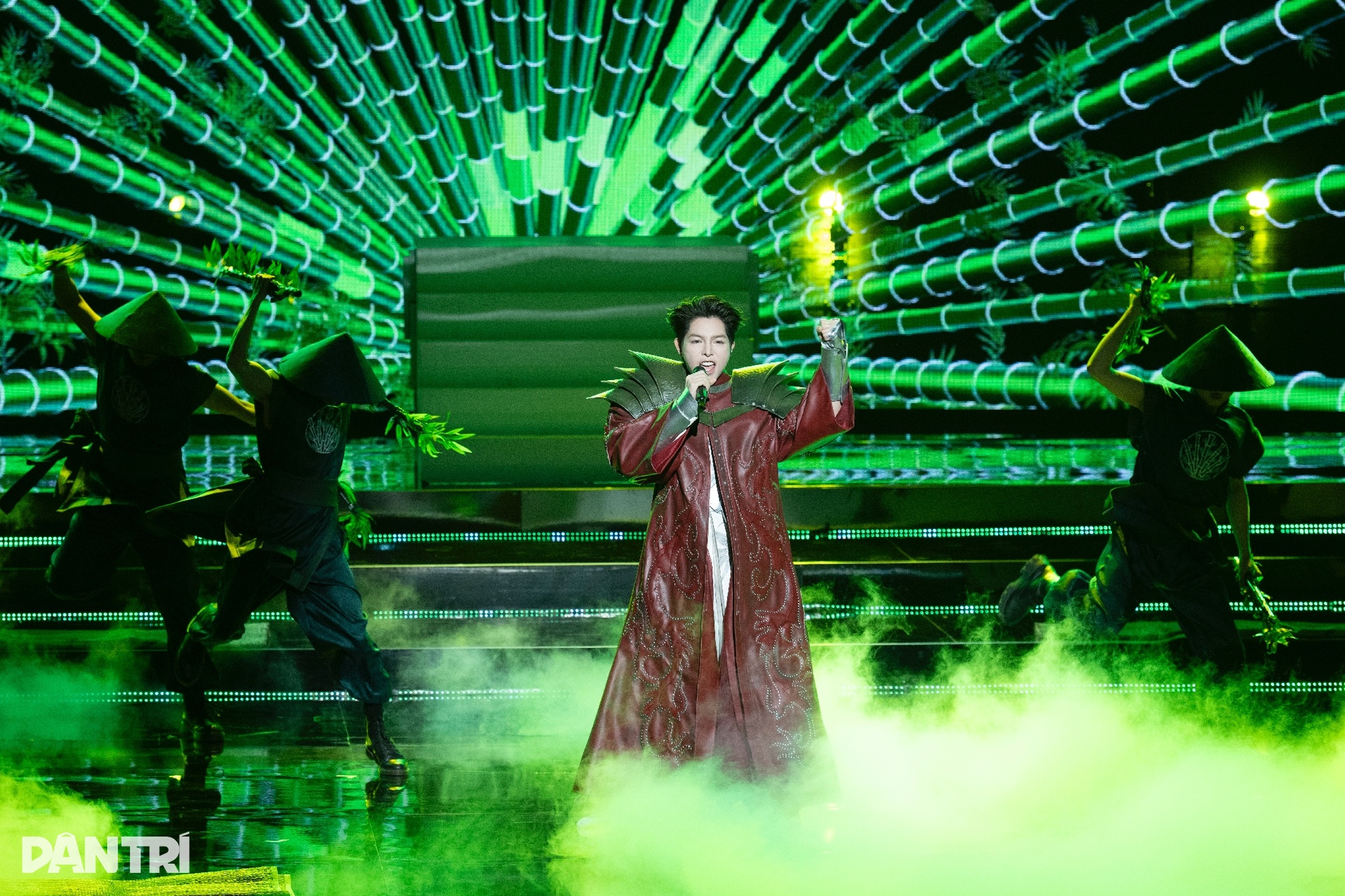 Alicia Keys trổ tài đàn hát, đem loạt bản hit lên sân khấu VinFuture 2025 - 12