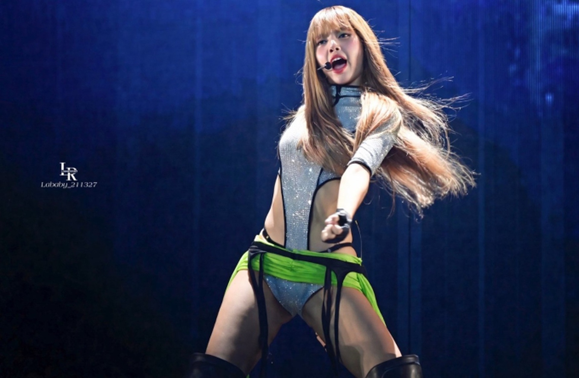 Vì sao Lisa luôn là tâm điểm dù có được tung hô hay bị chê bai? - 4