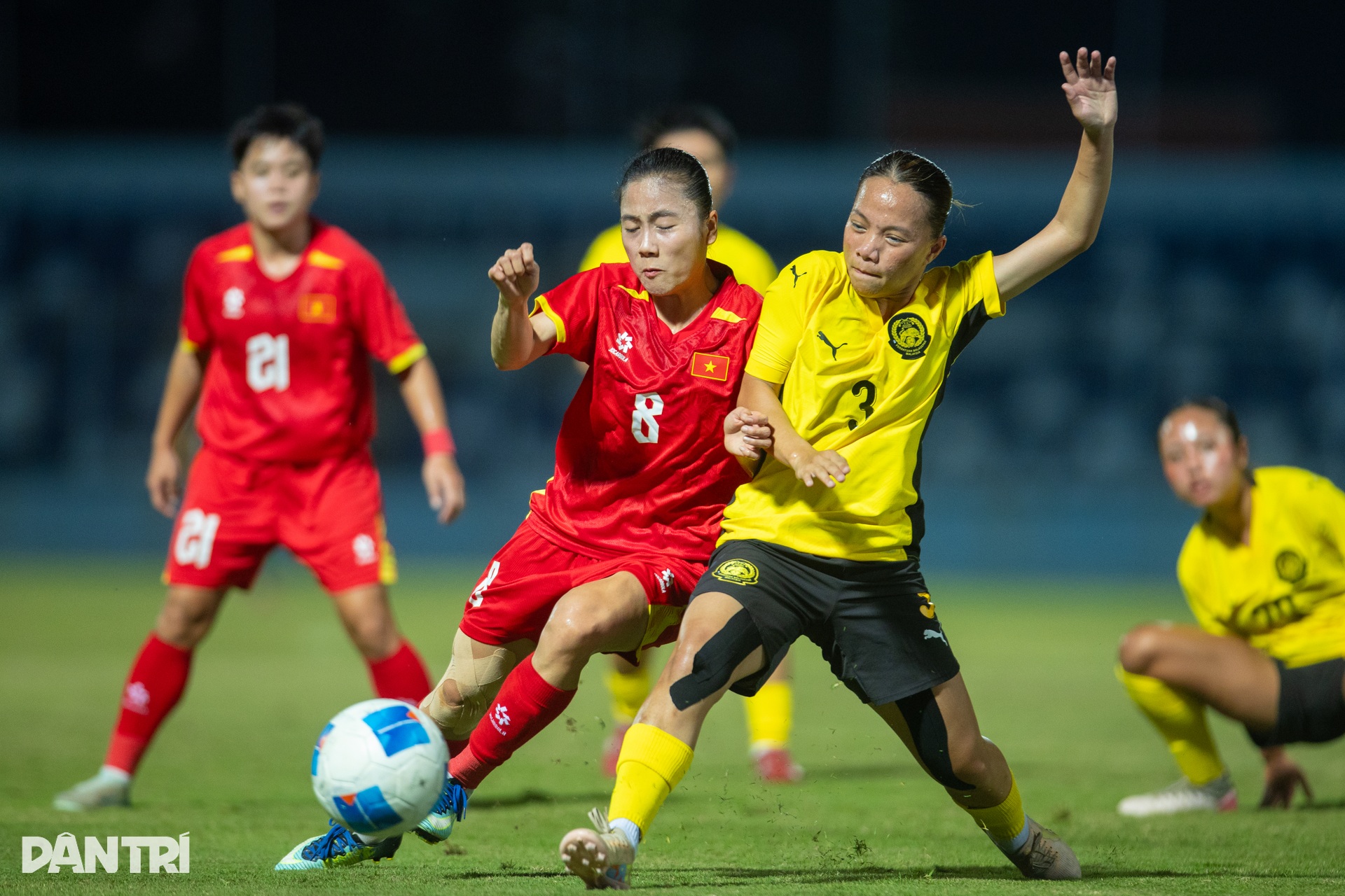 Cánh én Thanh Nhã tái xuất, góp sức vào chiến thắng 7-0 trước Malaysia - 7 Cánh én Thanh Nhã tái xuất, góp sức vào chiến thắng 7-0 trước Malaysia - 7