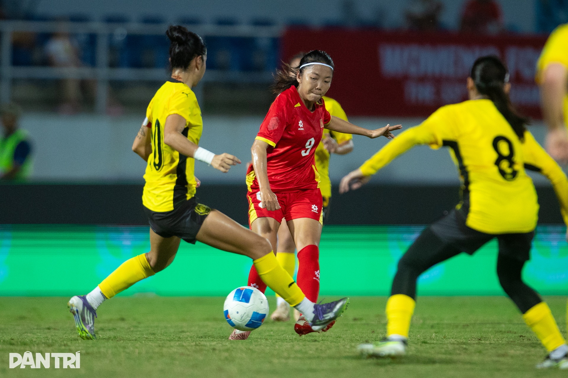 Cánh én Thanh Nhã tái xuất, góp sức vào chiến thắng 7-0 trước Malaysia - 11 Cánh én Thanh Nhã tái xuất, góp sức vào chiến thắng 7-0 trước Malaysia - 11