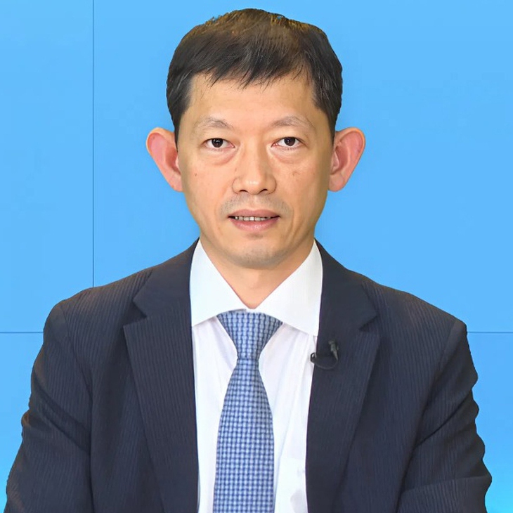 1764985520 565 Ganh nang ung thu lon phau thuat robot mo ra