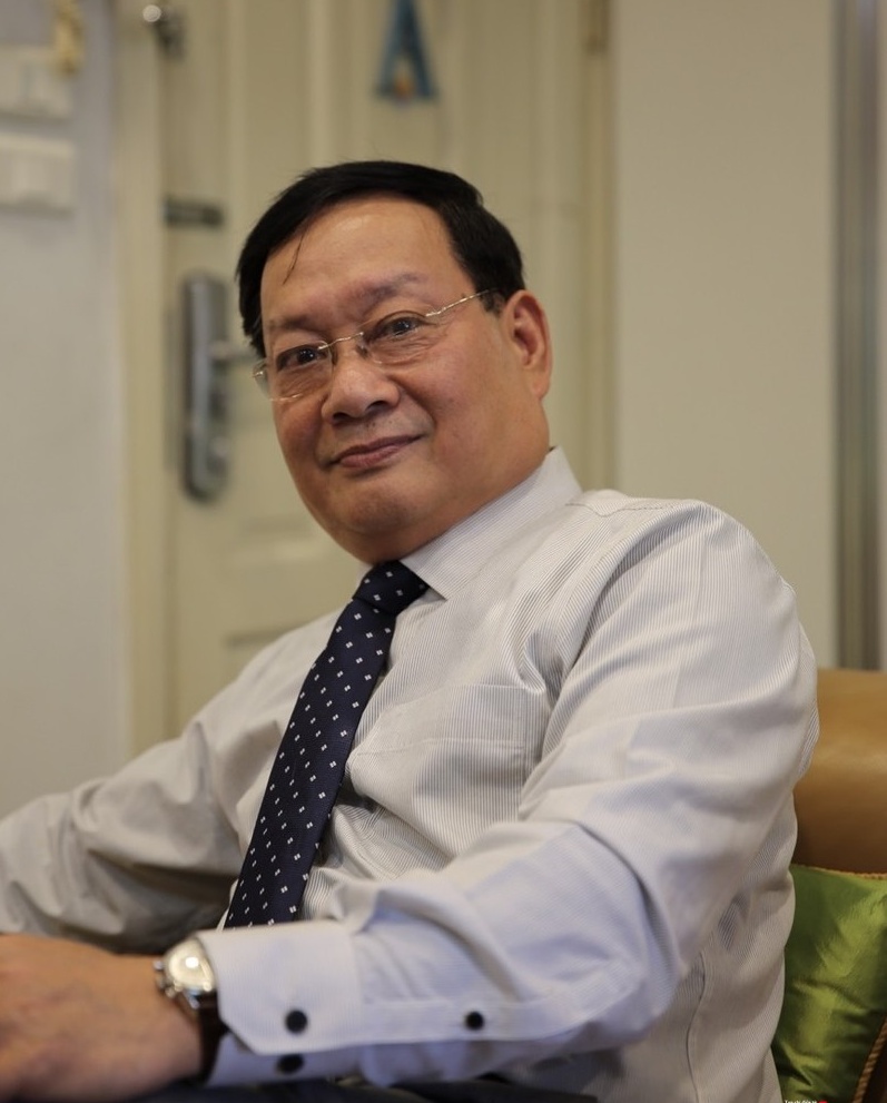 Nam NSND cả nước biết mặt: Sở hữu nhà 5 tầng ở phố cổ Hà Nội, con trai, con dâu đều là Phó Vụ trưởng- Ảnh 2. Nam NSND cả nước biết mặt: Sở hữu nhà 5 tầng ở phố cổ Hà Nội, con trai, con dâu đều là Phó Vụ trưởng- Ảnh 2.