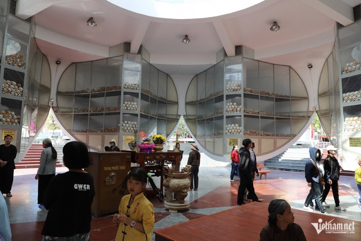 Du khách bật khóc khi đến di tích lưu giữ ký ức đặc biệt ở vùng biên giới 3 Du khách bật khóc khi đến di tích lưu giữ ký ức đặc biệt ở vùng biên giới - 2