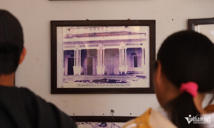 Du khách bật khóc khi đến di tích lưu giữ ký ức đặc biệt ở vùng biên giới 6 Du khách bật khóc khi đến di tích lưu giữ ký ức đặc biệt ở vùng biên giới - 5