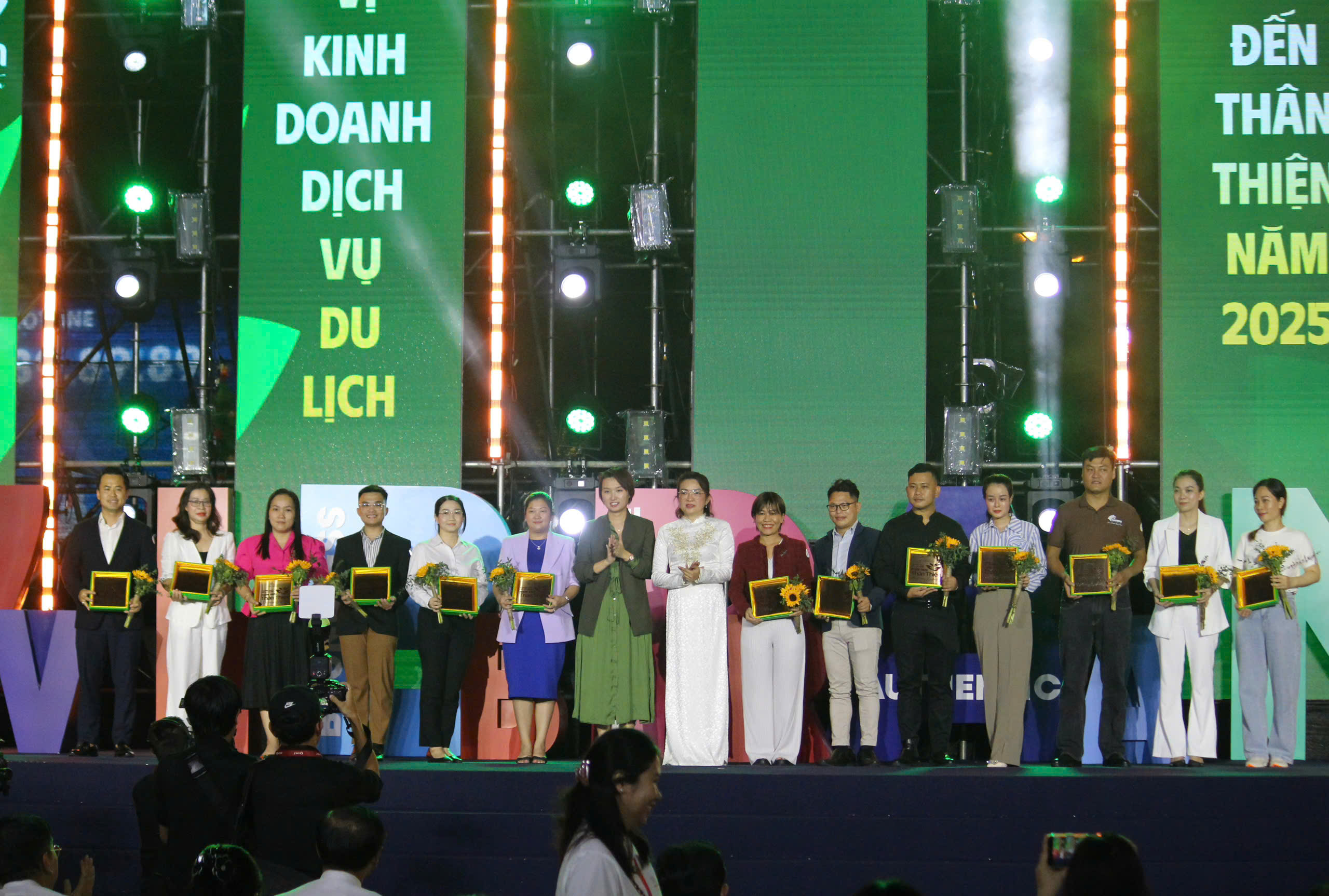 Lễ công bố danh sách 