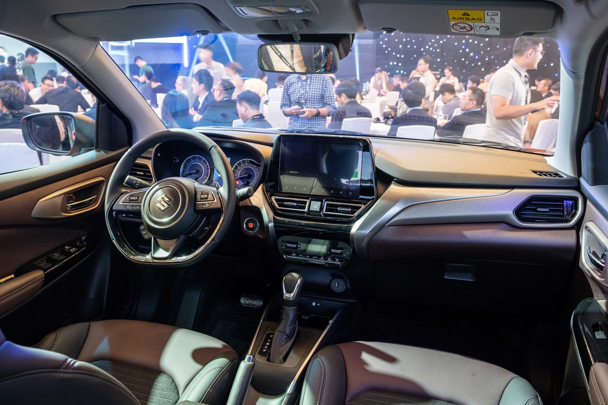 Suzuki Fronx tiếp tục giảm giá: Nhiều nhất đến 60 triệu đồng, giá thực tế còn thấp hơn Raize, Sonet, Venue- Ảnh 4. Suzuki Fronx - Ảnh 3.