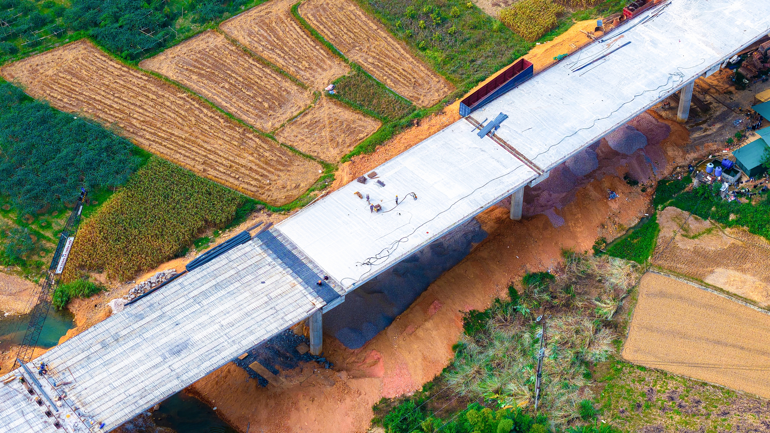 Hai cao tốc tại Lạng Sơn và Cao Bằng 'chạy nước rút' thông tuyến vào 19.12- Ảnh 2. Hai cao tốc tại Lạng Sơn và Cao Bằng 'chạy nước rút' thông tuyến vào 19.12- Ảnh 2.