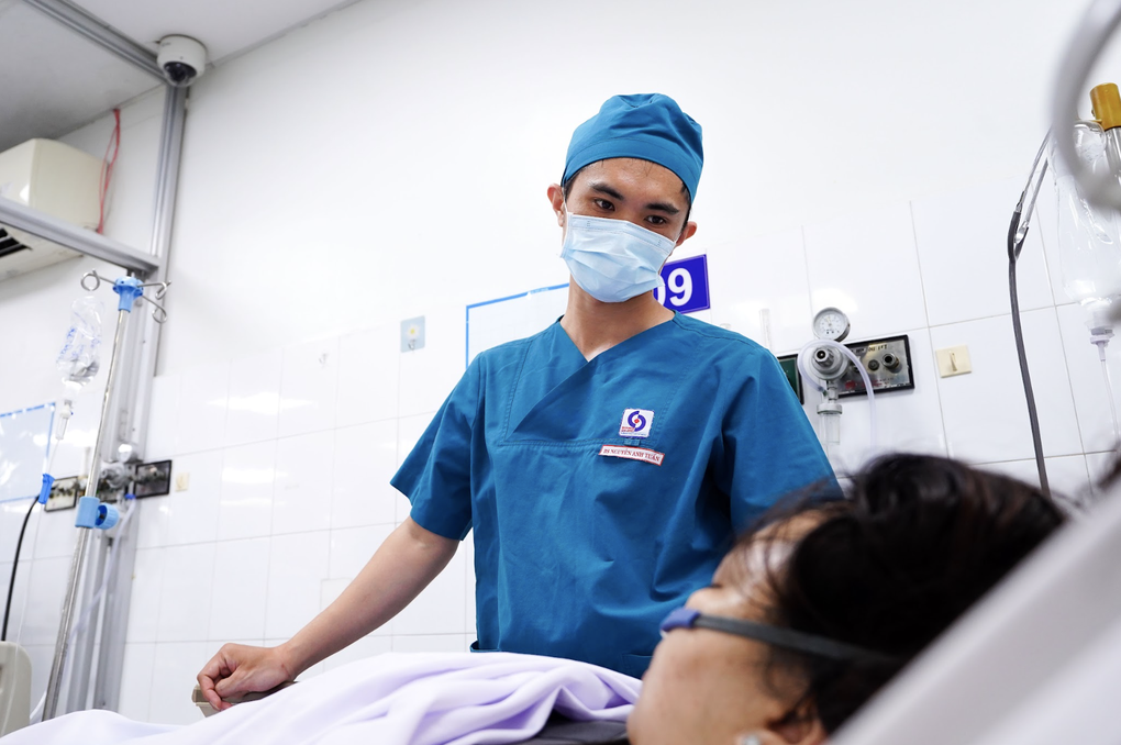 Nạn nhân nhảy lầu vụ cháy quán ăn 4 người chết: Không thể thở nổi - 3