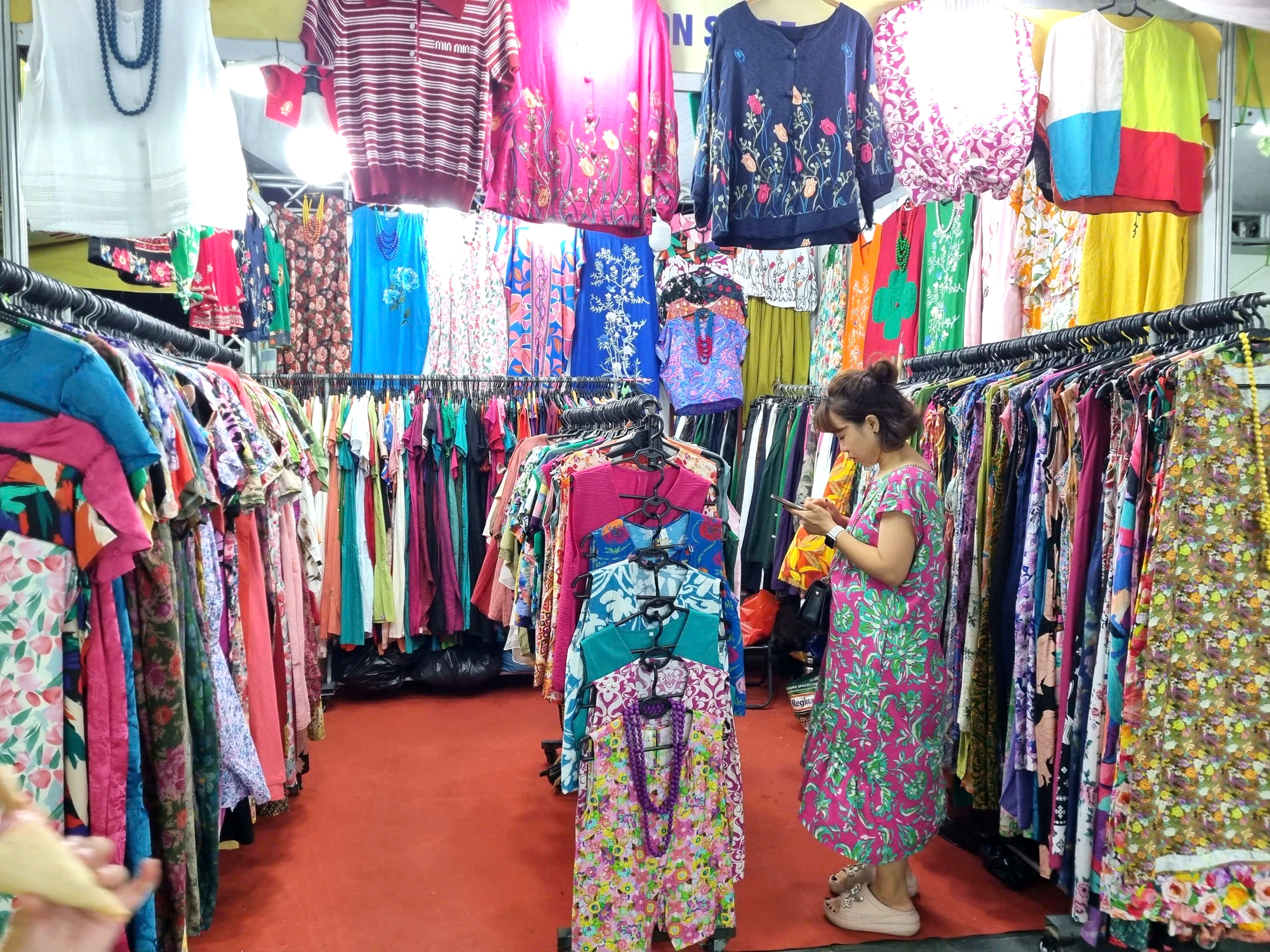 Ngành thuế tập trung kiểm tra hộ kinh doanh che giấu doanh thu- Ảnh 2. Ngành thuế tập trung kiểm tra hộ kinh doanh che giấu doanh thu- Ảnh 2.