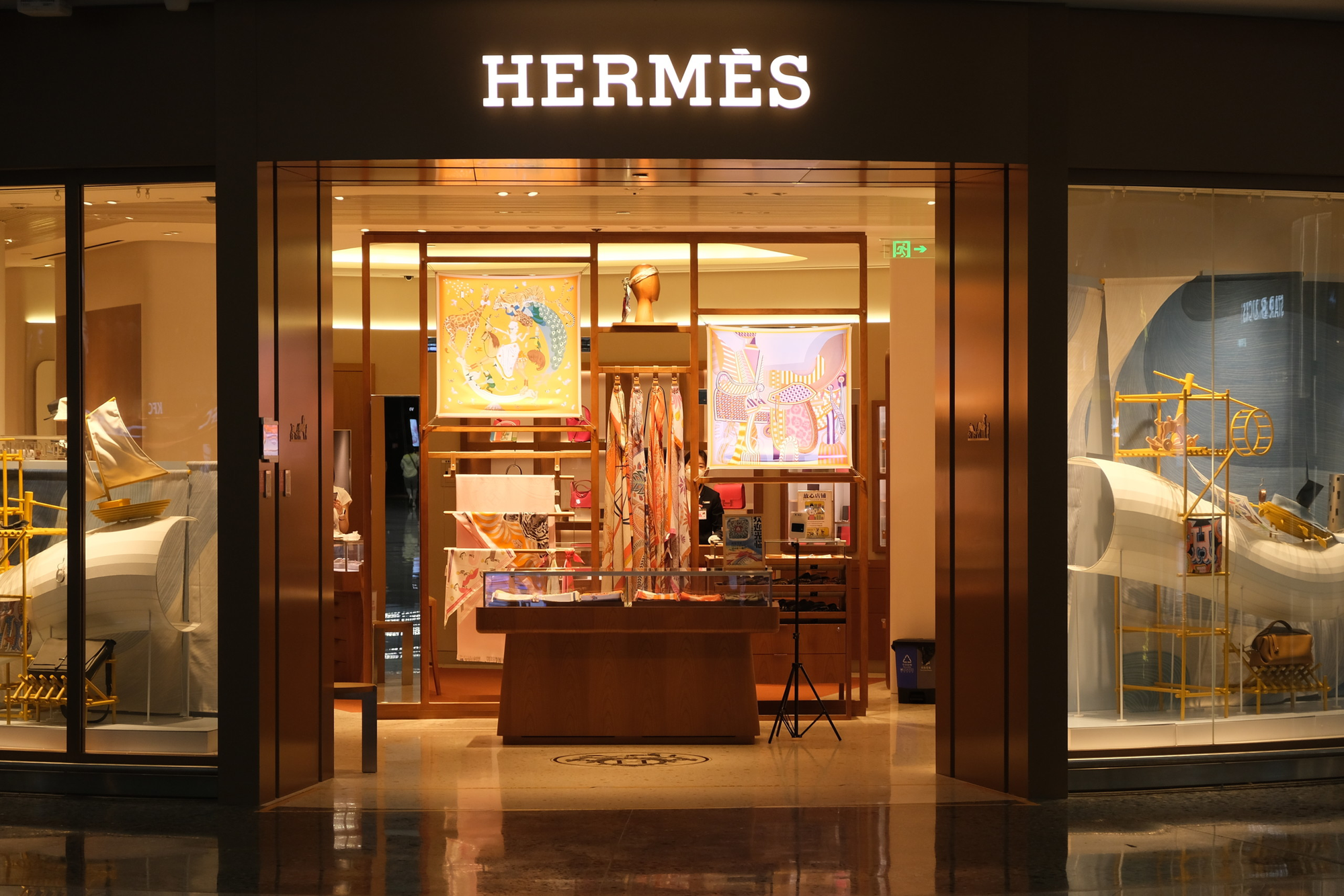 Cú lừa đau của giới tài phiệt: Người thừa kế Hermès bị cô lập, tài sản âm thầm mất sạch trong 26 năm- Ảnh 7.