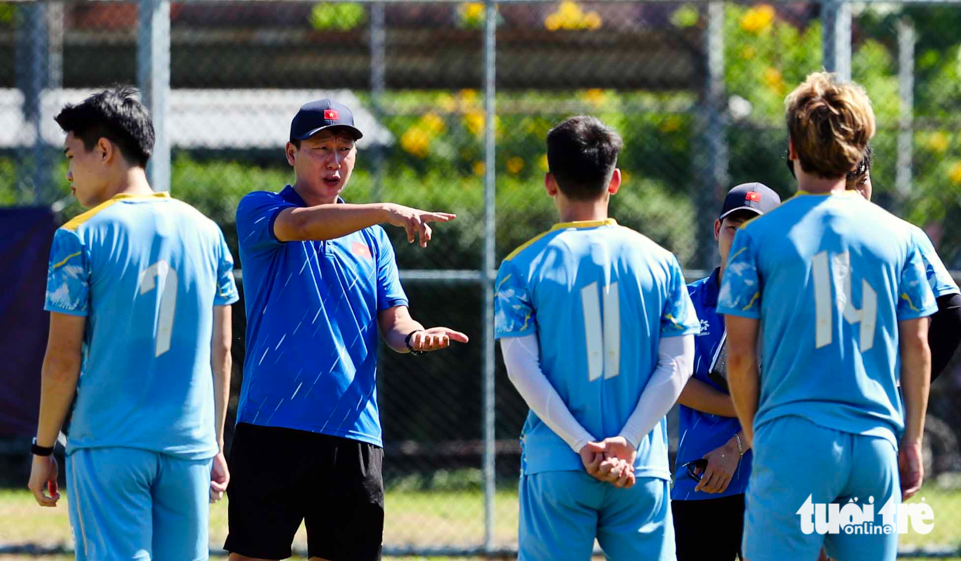 U22 Việt Nam tập luyện cường độ cao giữa trưa nắng gắt 2 U22 Việt Nam tập luyện cường độ cao giữa trưa nắng gắt - Ảnh 2.