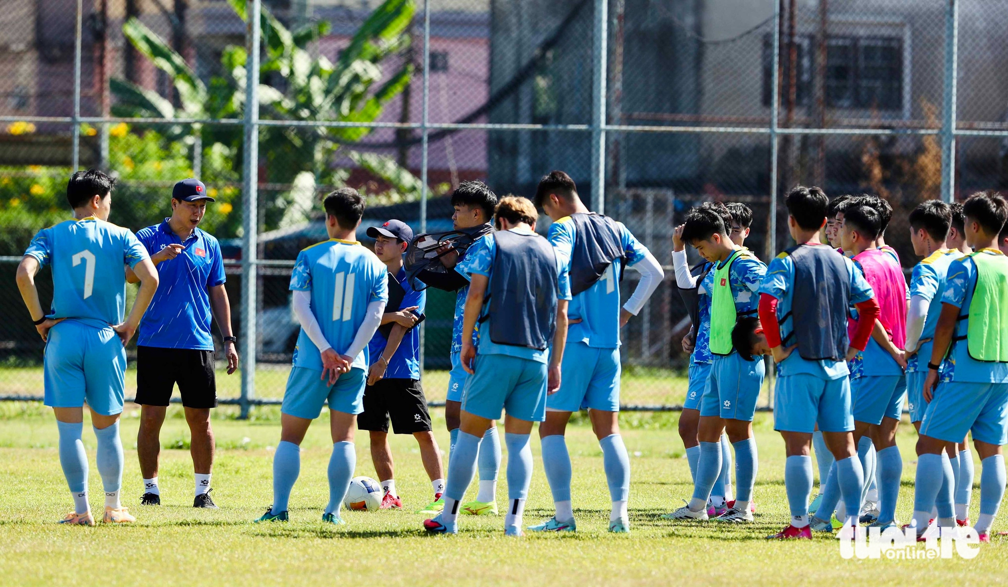 U22 Việt Nam tập luyện cường độ cao giữa trưa nắng gắt 4 U22 Việt Nam tập luyện cường độ cao giữa trưa nắng gắt - Ảnh 5.