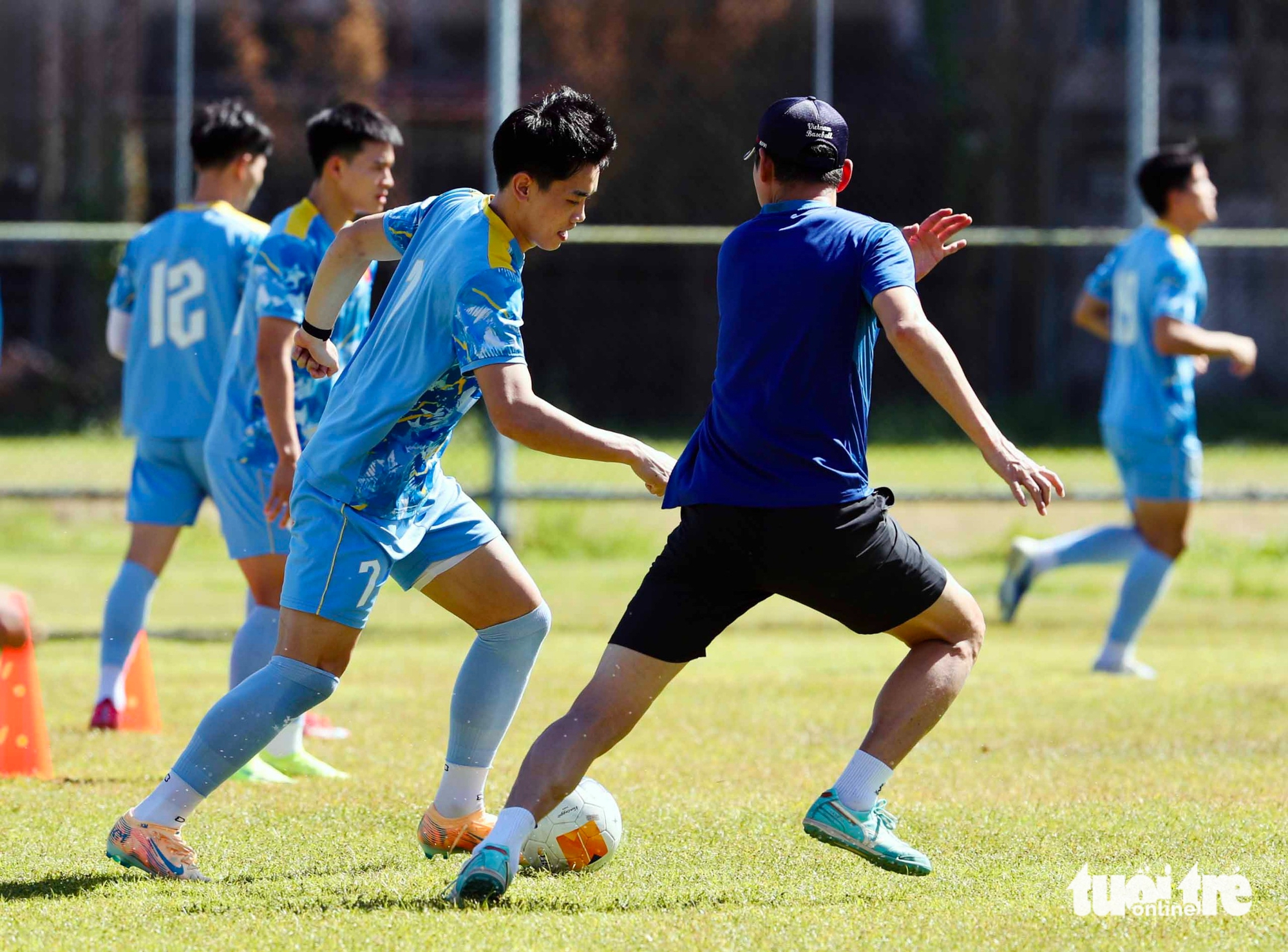 U22 Việt Nam tập luyện cường độ cao giữa trưa nắng gắt 6 U22 Việt Nam tập luyện cường độ cao giữa trưa nắng gắt - Ảnh 7.