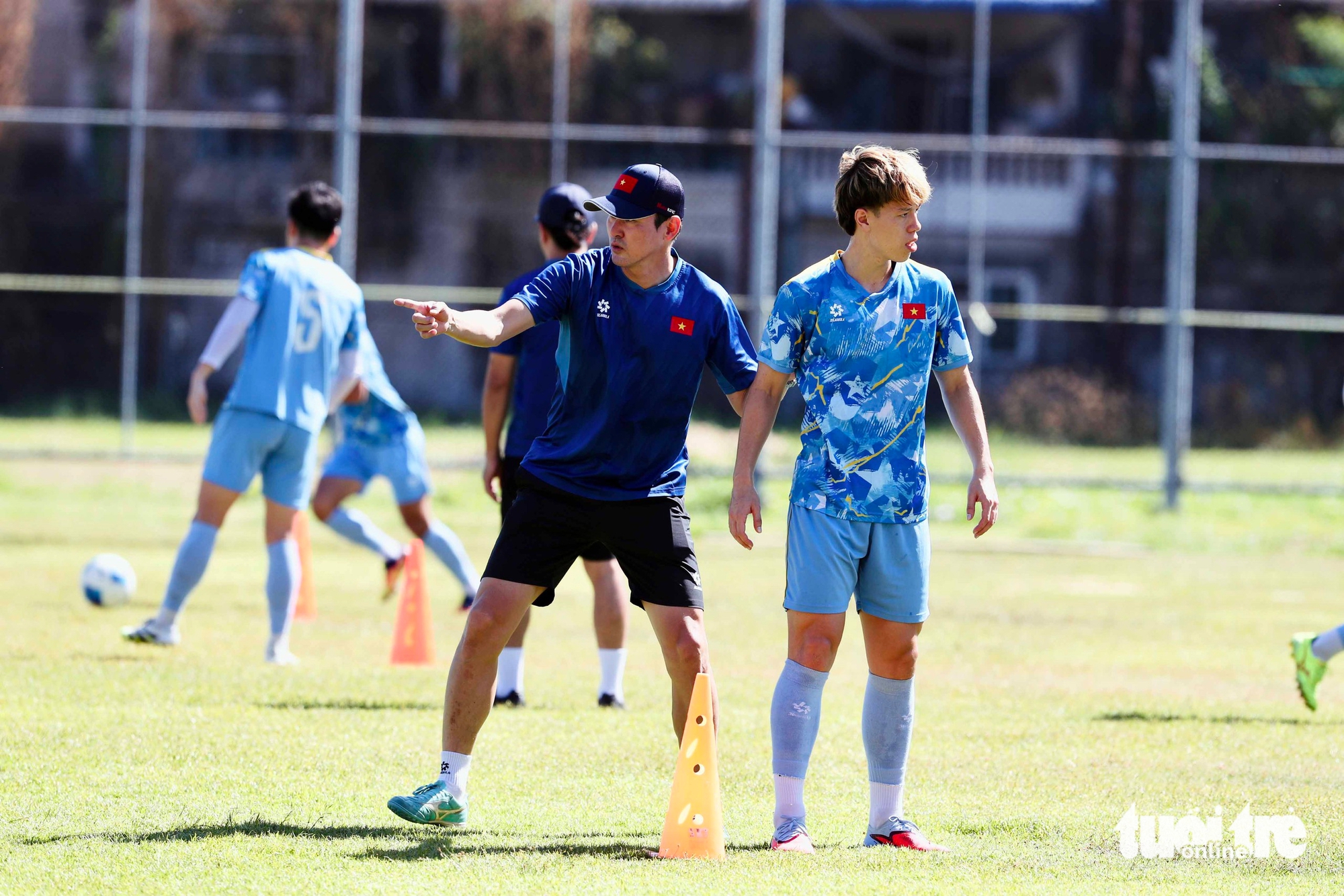 U22 Việt Nam tập luyện cường độ cao giữa trưa nắng gắt 7 U22 Việt Nam tập luyện cường độ cao giữa trưa nắng gắt - Ảnh 8.