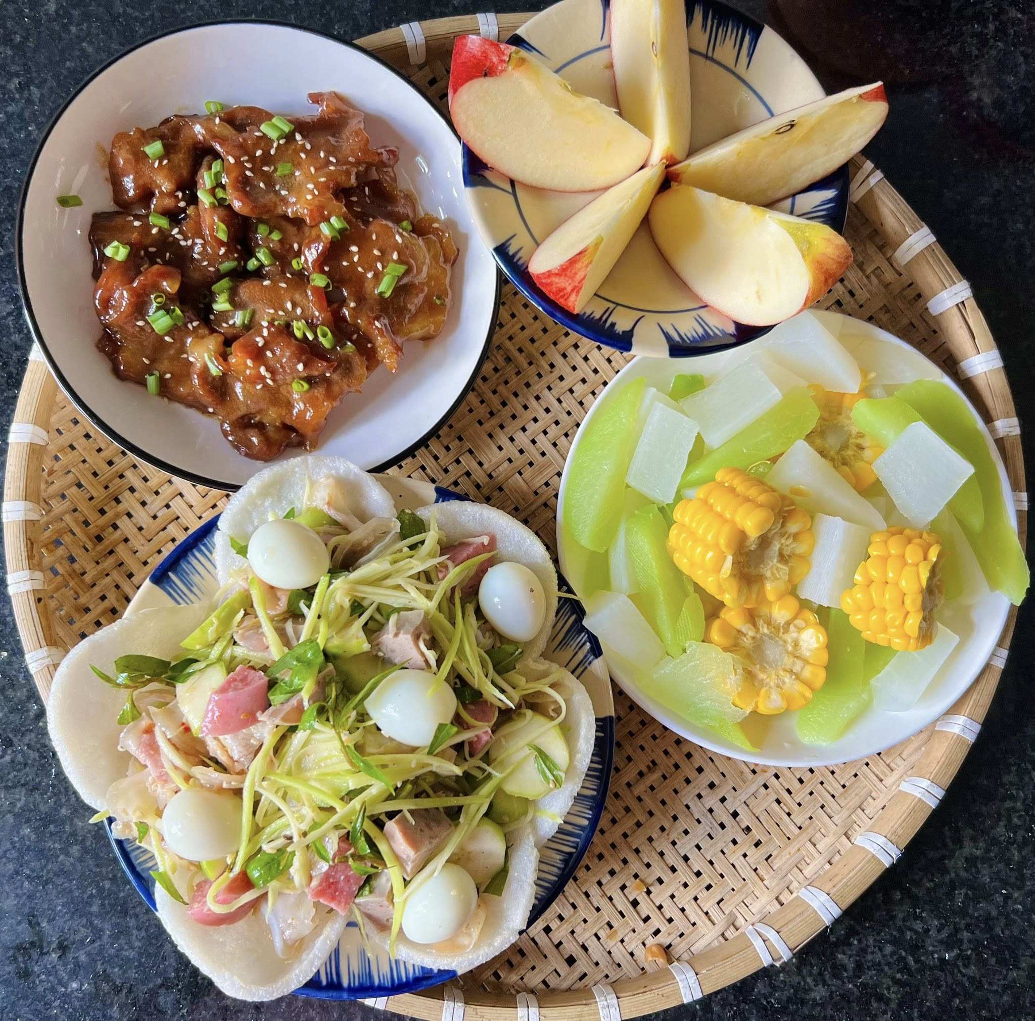 Cả tháng không cần nghĩ thực đơn, cơm nhà luôn ngon miệng và đủ chất 8 Thịt rim mặn ngọt - Tré trộn - Rau củ luộc - Táo