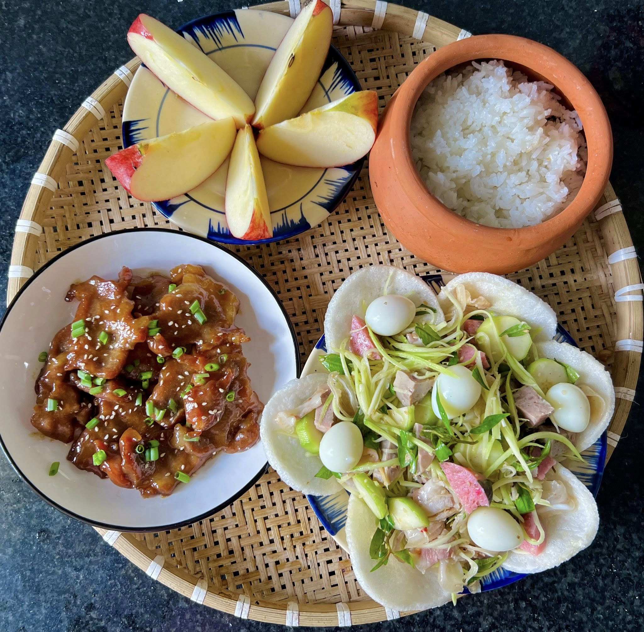 Cả tháng không cần nghĩ thực đơn, cơm nhà luôn ngon miệng và đủ chất 18 Thịt rim mặn ngọt - Tré trộn - Táo