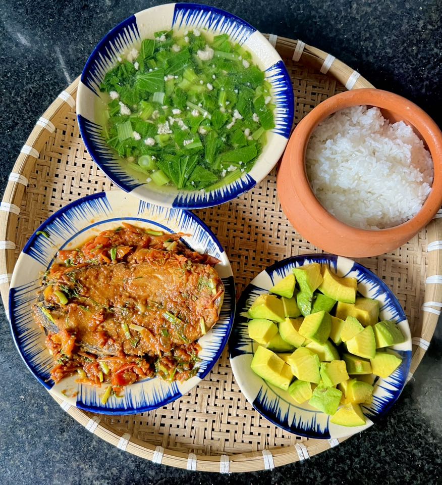 Cả tháng không cần nghĩ thực đơn, cơm nhà luôn ngon miệng và đủ chất 19 Thịt băm nấu rau cải - Bơ - Cá thu sốt cà chua