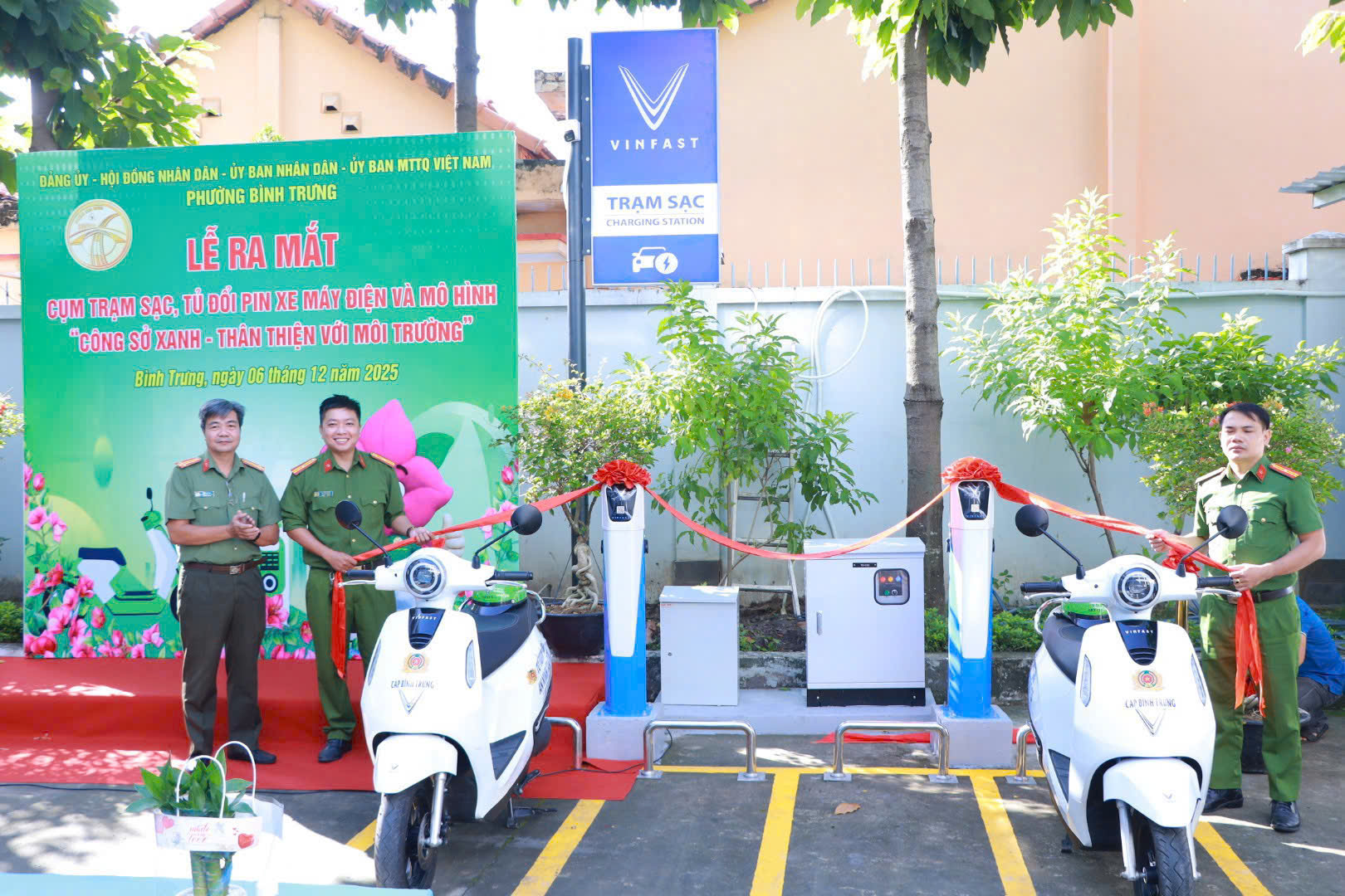 Phường đầu tiên của TP.HCM lắp trạm sạn, tủ đổi pin xe máy điện- Ảnh 2.