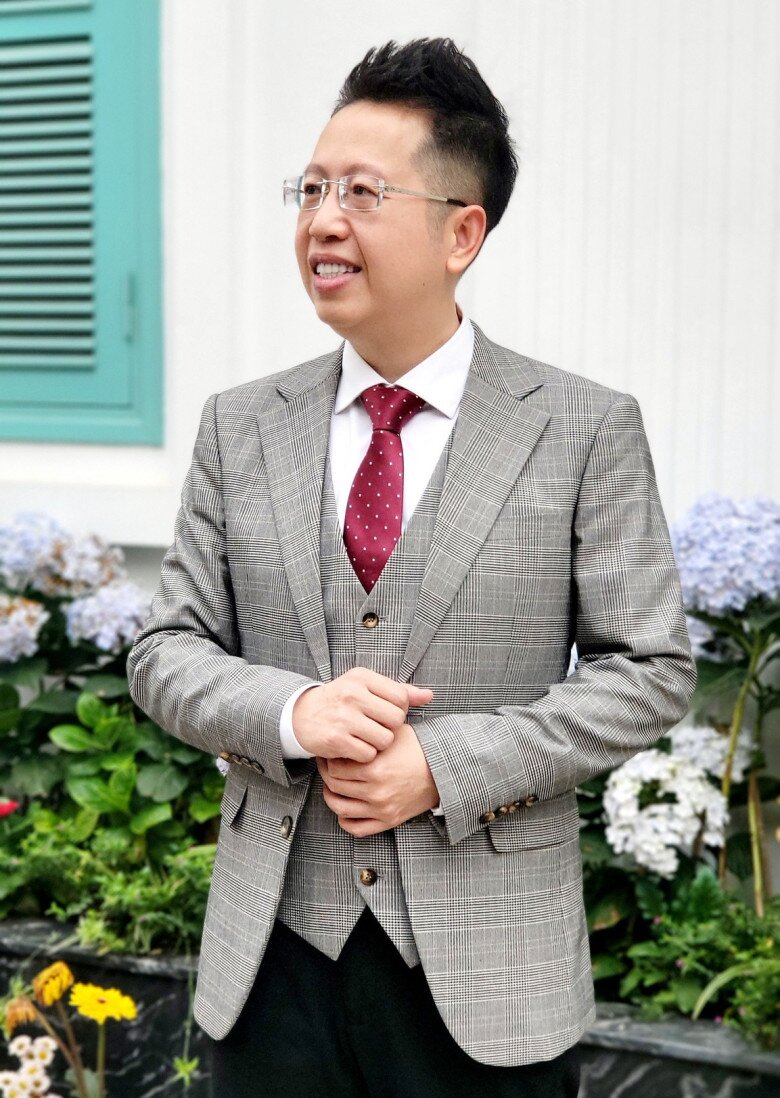 "Hổ phụ sinh hổ tử", MC VTV từng là Thủ khoa khoe bố ruột là Giáo sư - Tiến sĩ, Nhà giáo nhân dân đáng kính 8 Anh từng định theo con đường nhà khoa học như bố.