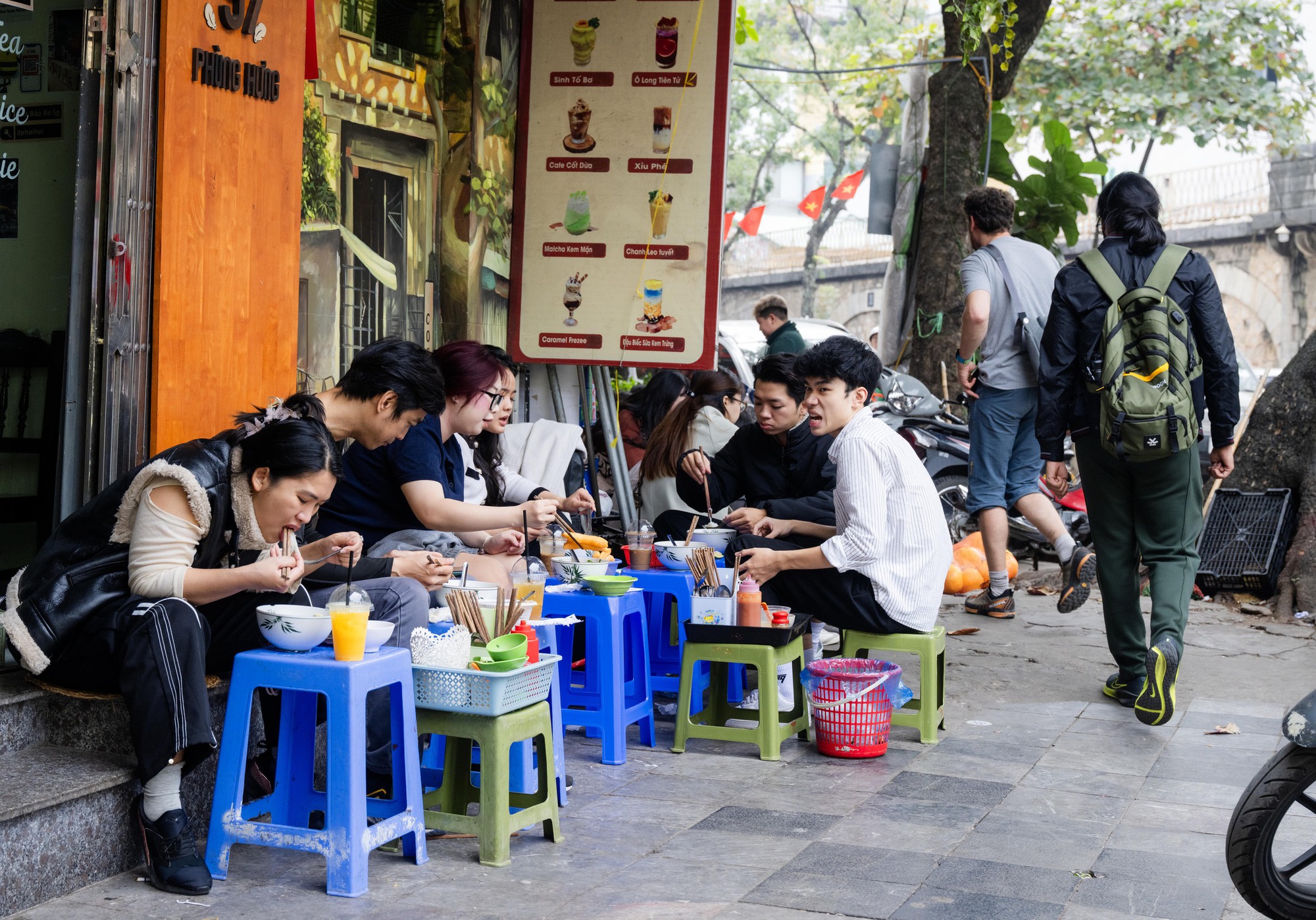 Hàng quán vỉa hè Hà Nội thế nào sau khi siết chặt trật tự?- Ảnh 17.