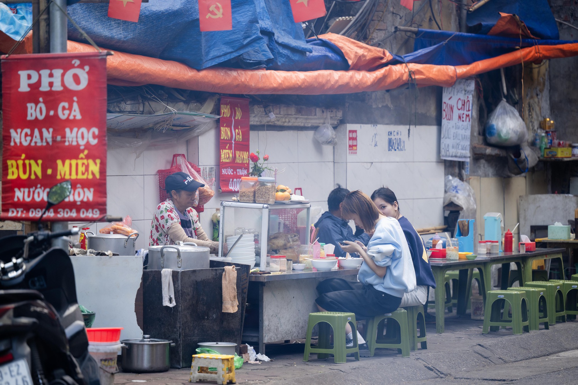 Hàng quán vỉa hè Hà Nội thế nào sau khi siết chặt trật tự?- Ảnh 19.