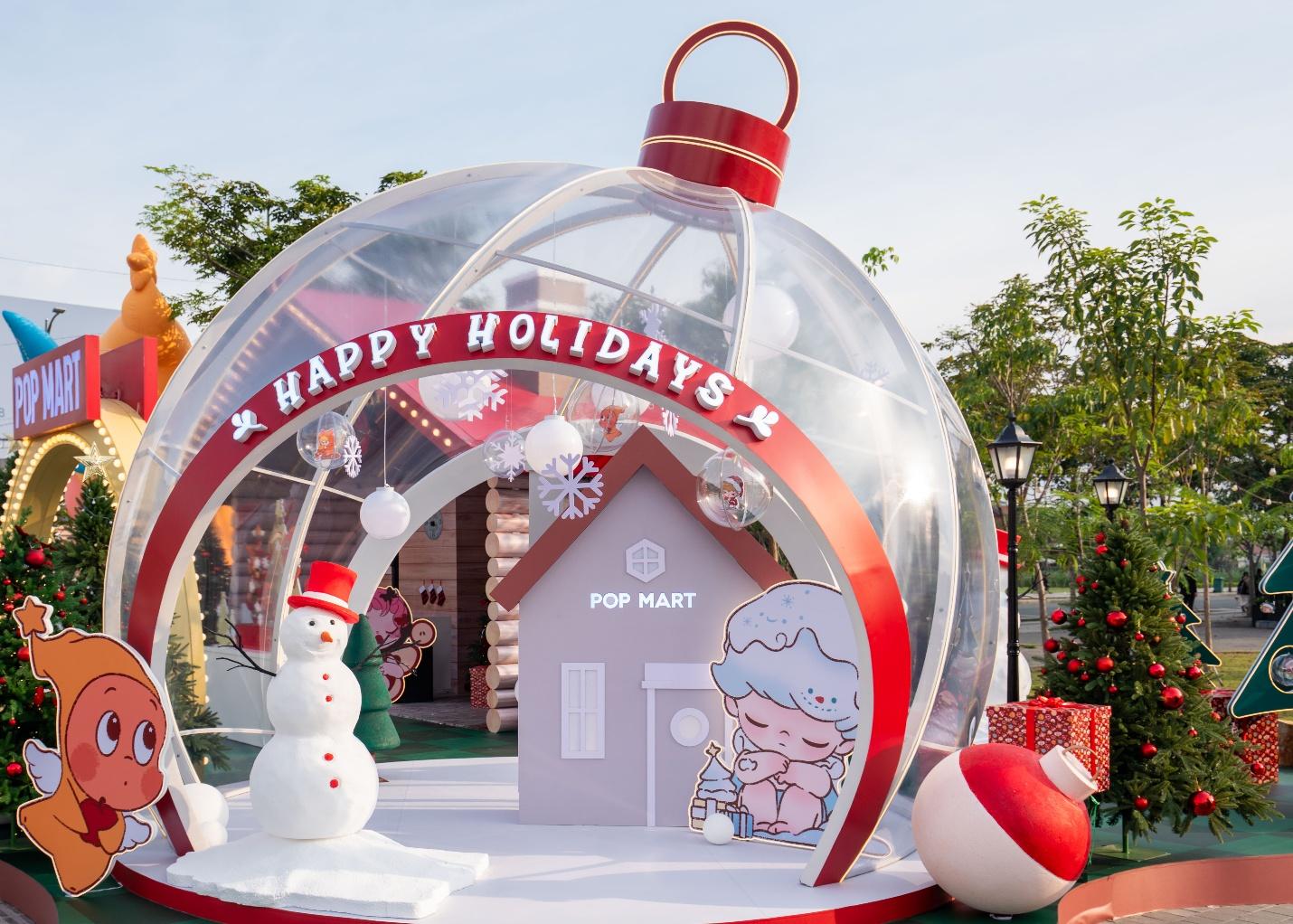 “Unbox Joy” – Không gian Giáng Sinh nghệ thuật giữa lòng TP. Hồ Chí Minh- Ảnh 4. “Unbox Joy” – Không gian Giáng Sinh nghệ thuật giữa lòng TP. Hồ Chí Minh- Ảnh 4.