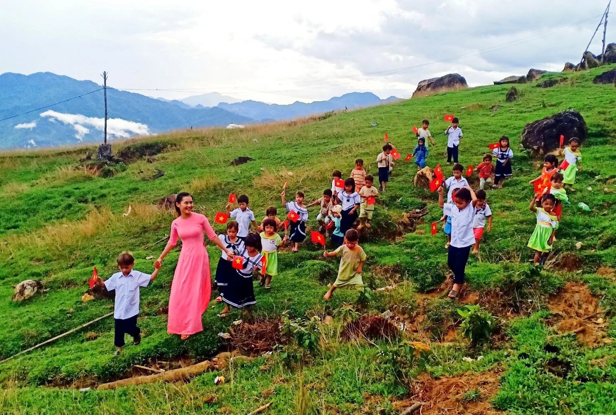 Cô giáo Tắk Pổ Trà Thị Thu nói về lý do chọn ở lại núi rừng 3 Cô giáo Tắk Pổ Trà Thị Thu nói về lý do chọn ở lại núi rừng - Ảnh 3.