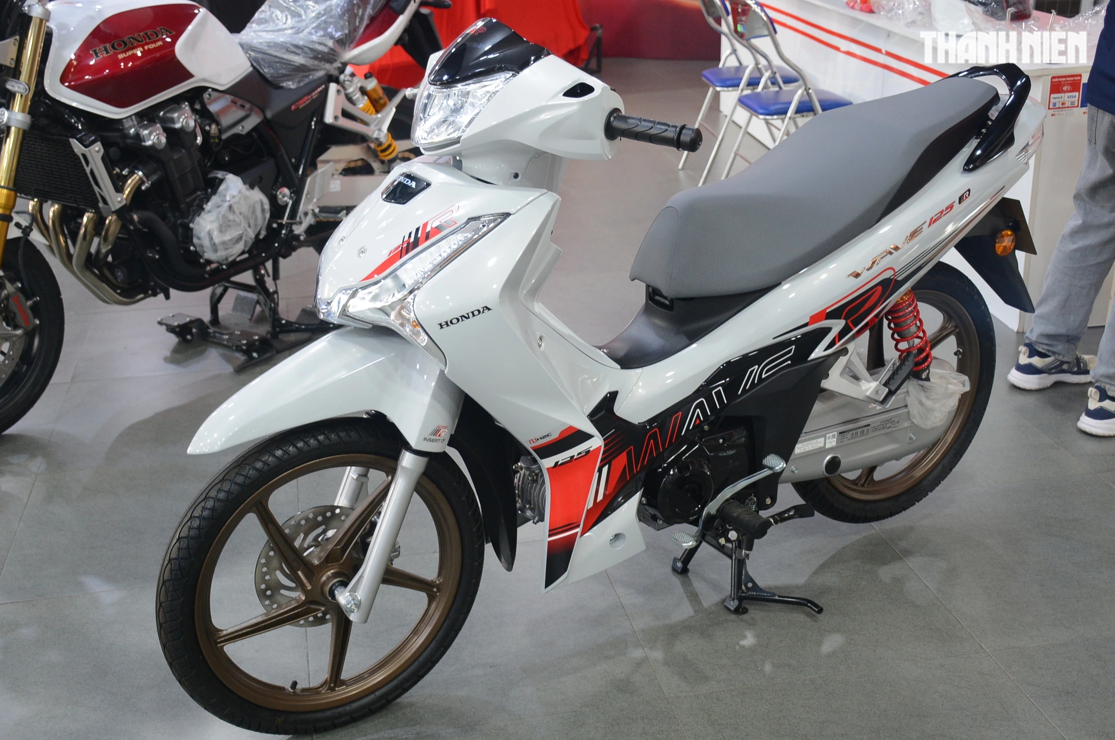 Honda Wave 125R sản xuất giới hạn tại Việt Nam: Phiên bản đặc biệt từ Thái Lan - Ảnh 2.