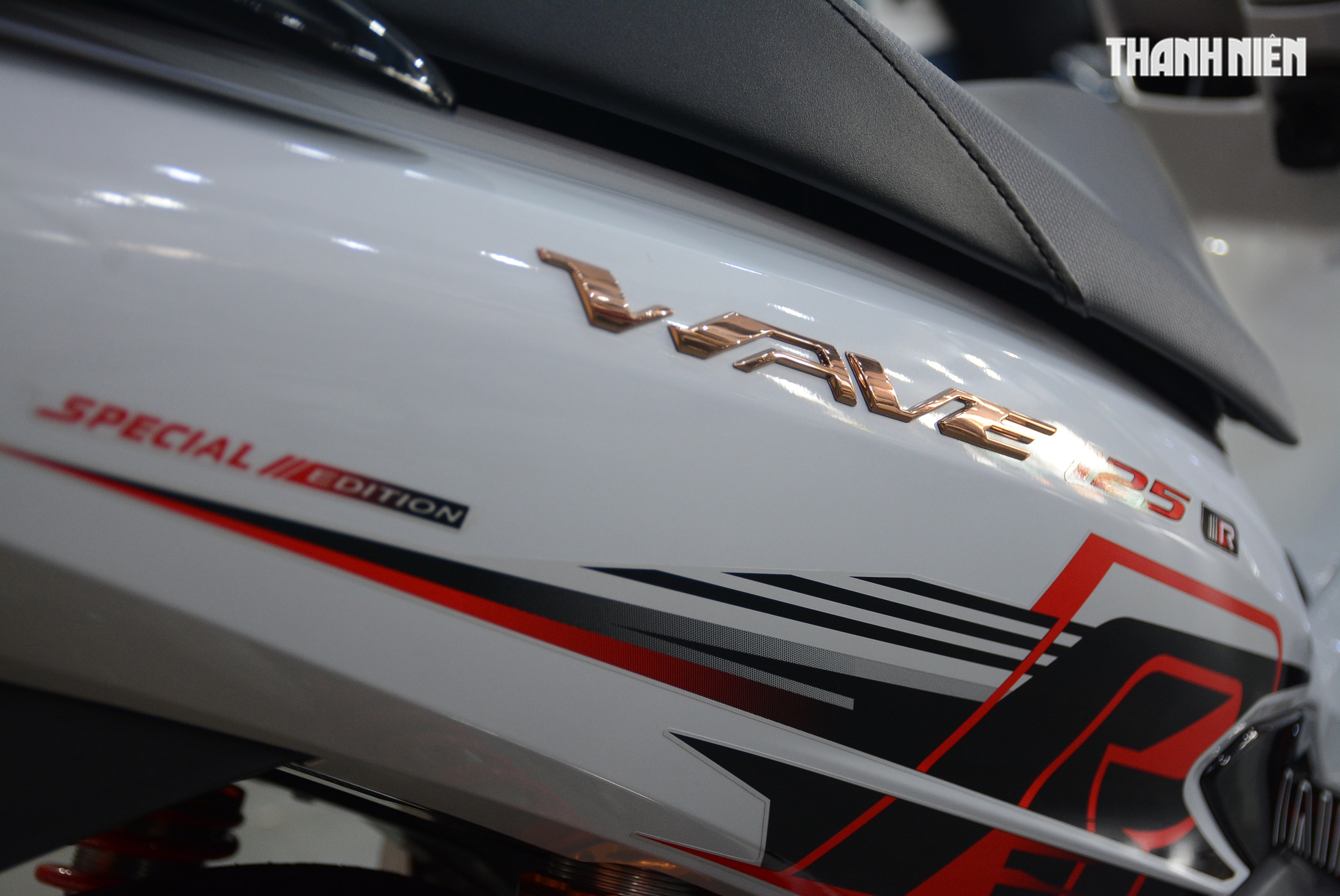 Honda Wave 125R sản xuất giới hạn tại Việt Nam: Phiên bản đặc biệt từ Thái Lan - Ảnh 4.