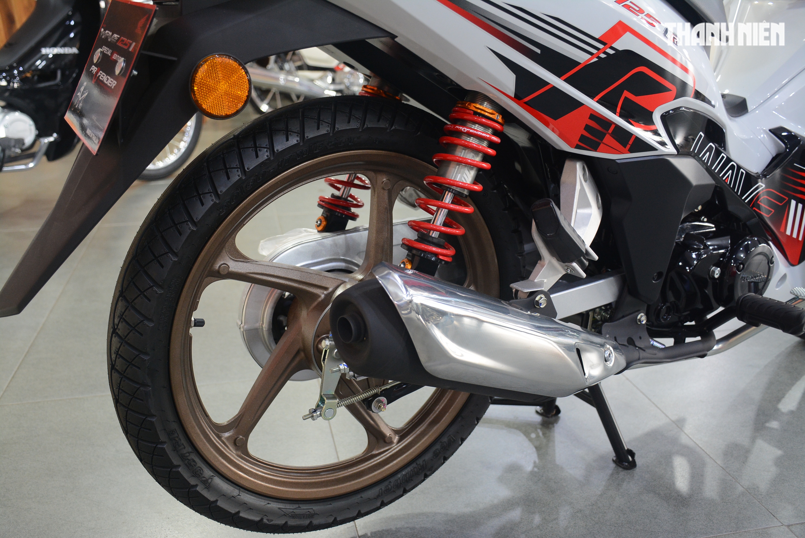Honda Wave 125R sản xuất giới hạn tại Việt Nam: Phiên bản đặc biệt từ Thái Lan - Ảnh 6.