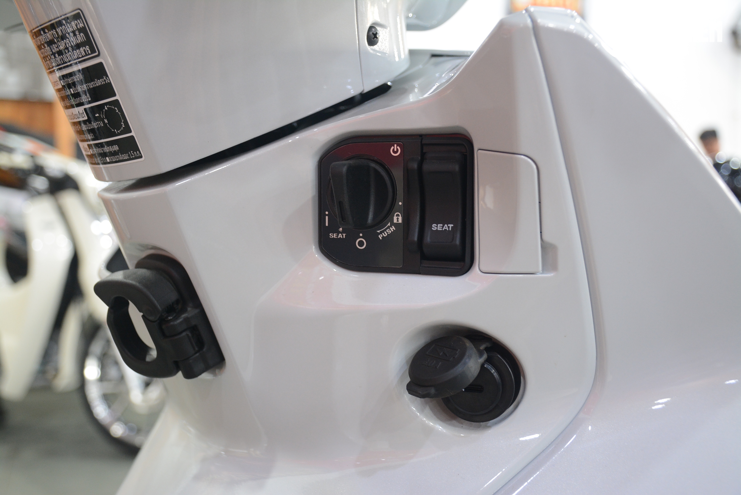 Honda Wave 125R sản xuất giới hạn tại Việt Nam: Phiên bản đặc biệt từ Thái Lan - Ảnh 7.