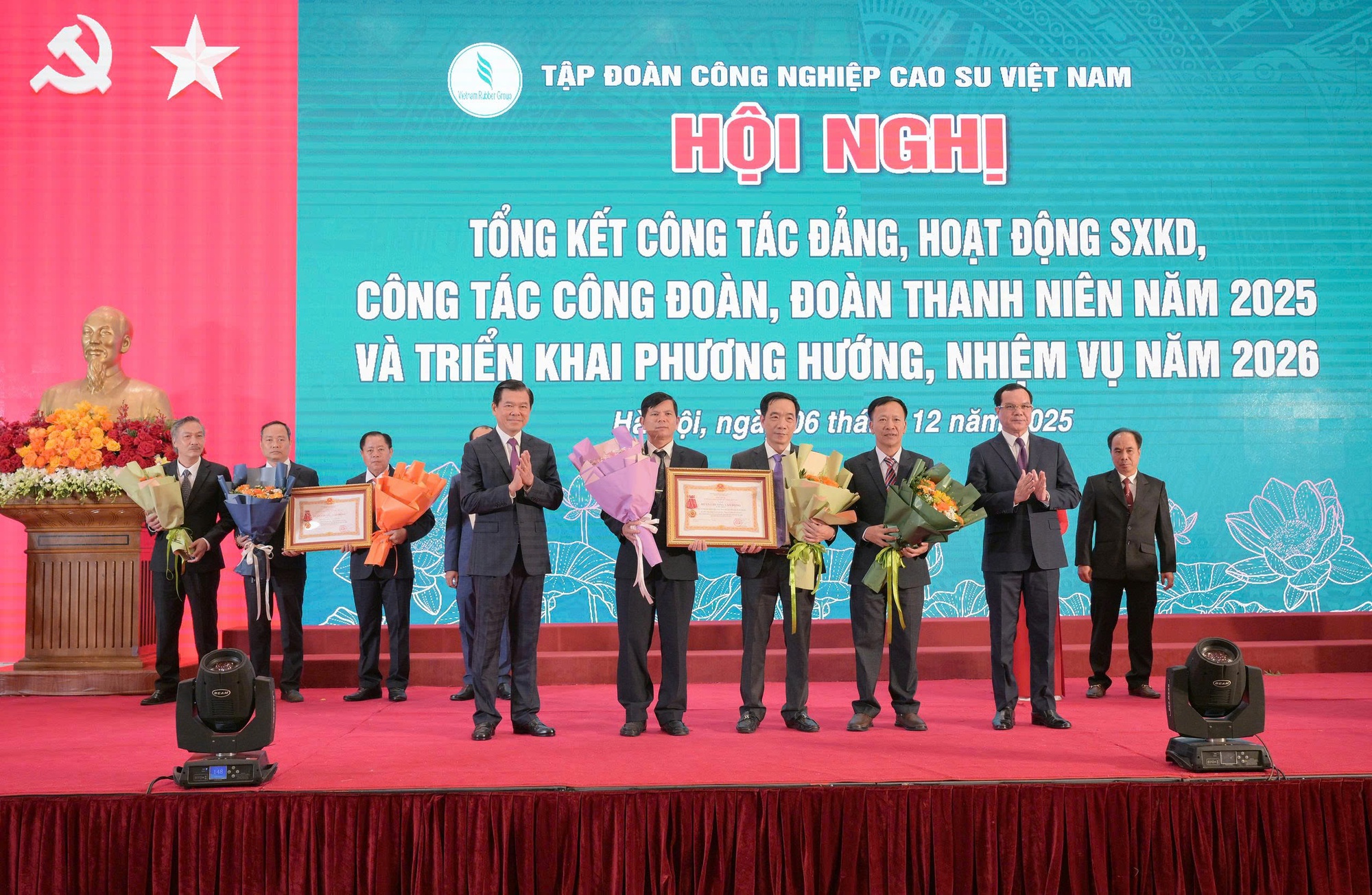 Lãi gần 7.000 tỉ đồng, VRG dồn lực đầu tư vào khu công nghiệp xanh, điện sạch- Ảnh 2.