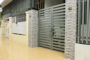 Nhiều nhà ở Nha Trang khóa cửa đi sơ tán khi nghe tin lũ lại về