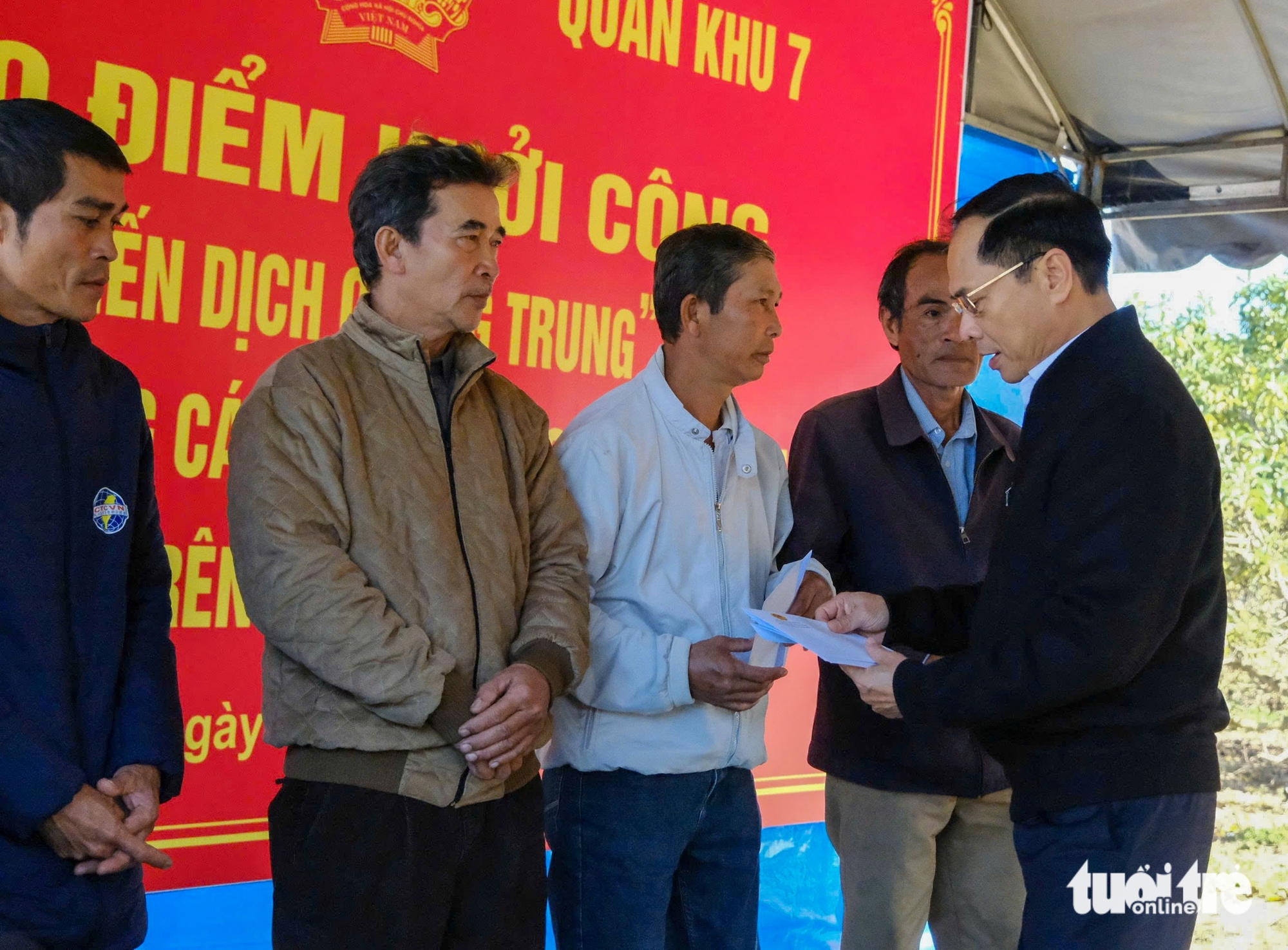 Phó thủ tướng Bùi Thanh Sơn: Tăng tốc để sớm có nhà cho người dân vùng lũ Lâm Đồng - Ảnh 2.