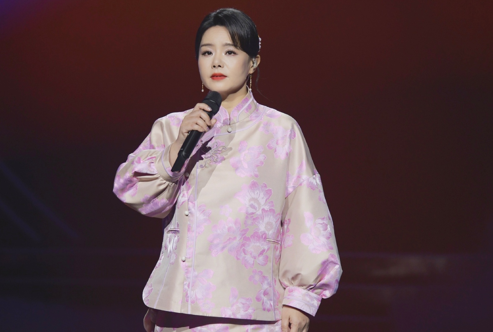 Chị em thân thiết của Chi Pu bị chồng nhạc sĩ Chị em thân thiết của Chi Pu bị chồng nhạc sĩ