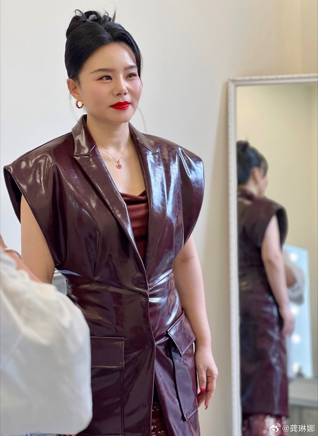 Chị em thân thiết của Chi Pu bị chồng nhạc sĩ Chị em thân thiết của Chi Pu bị chồng nhạc sĩ