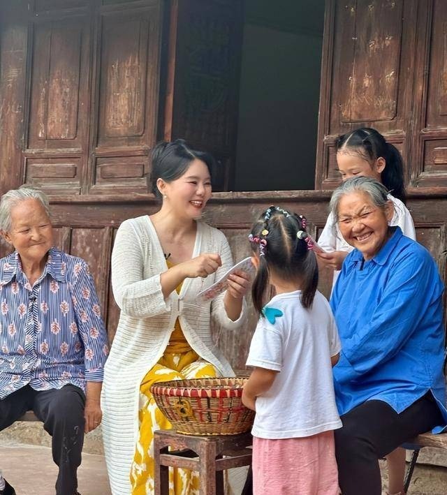 Chị em thân thiết của Chi Pu bị chồng nhạc sĩ Chị em thân thiết của Chi Pu bị chồng nhạc sĩ