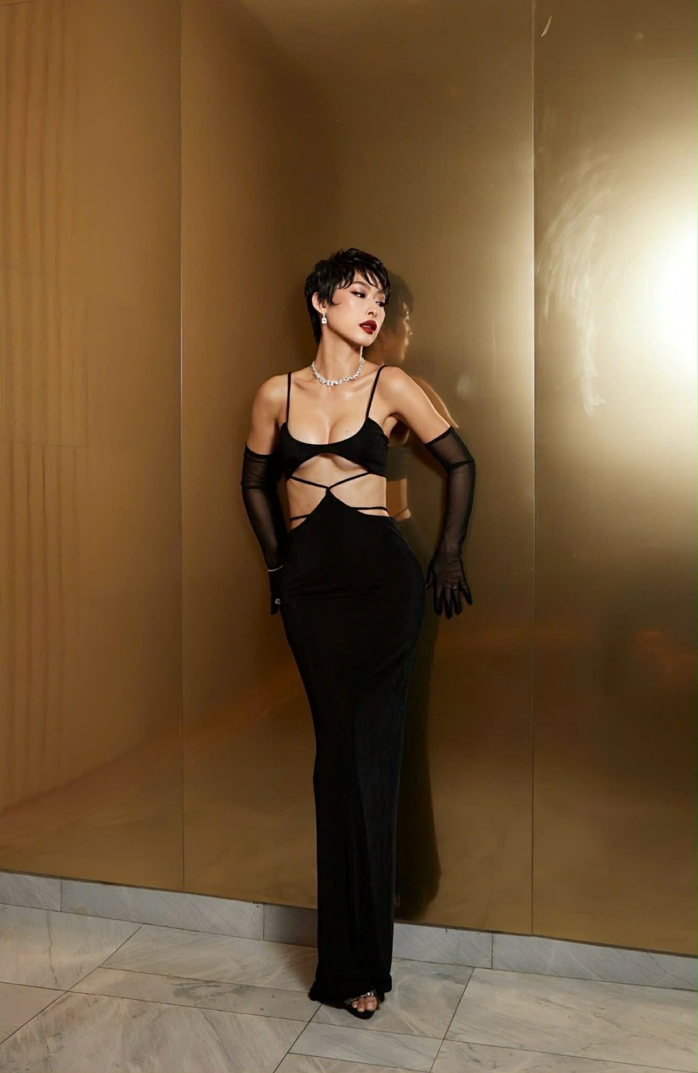 Quỳnh Thy hoá nàng thơ bí ẩn giữa rừng người đẹp tại show Đỗ Long 3 1765021040 777 Quynh Thy hoa nang tho bi an giua rung nguoi