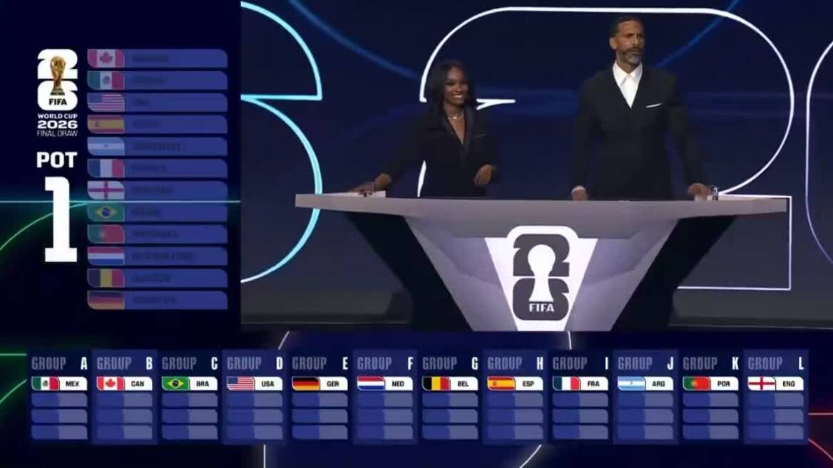 Rio Ferdinand cáu với phần hỏi đáp của danh hài Ramirez