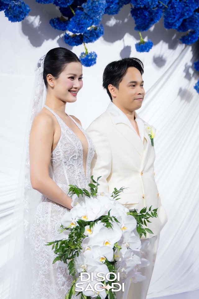 Đám cưới Hương Ly tại Hà Nội: Cô dâu che bụng lùm lùm, Hoa hậu Khánh Vân và dàn mỹ nhân đổ bộ - Ảnh 2.