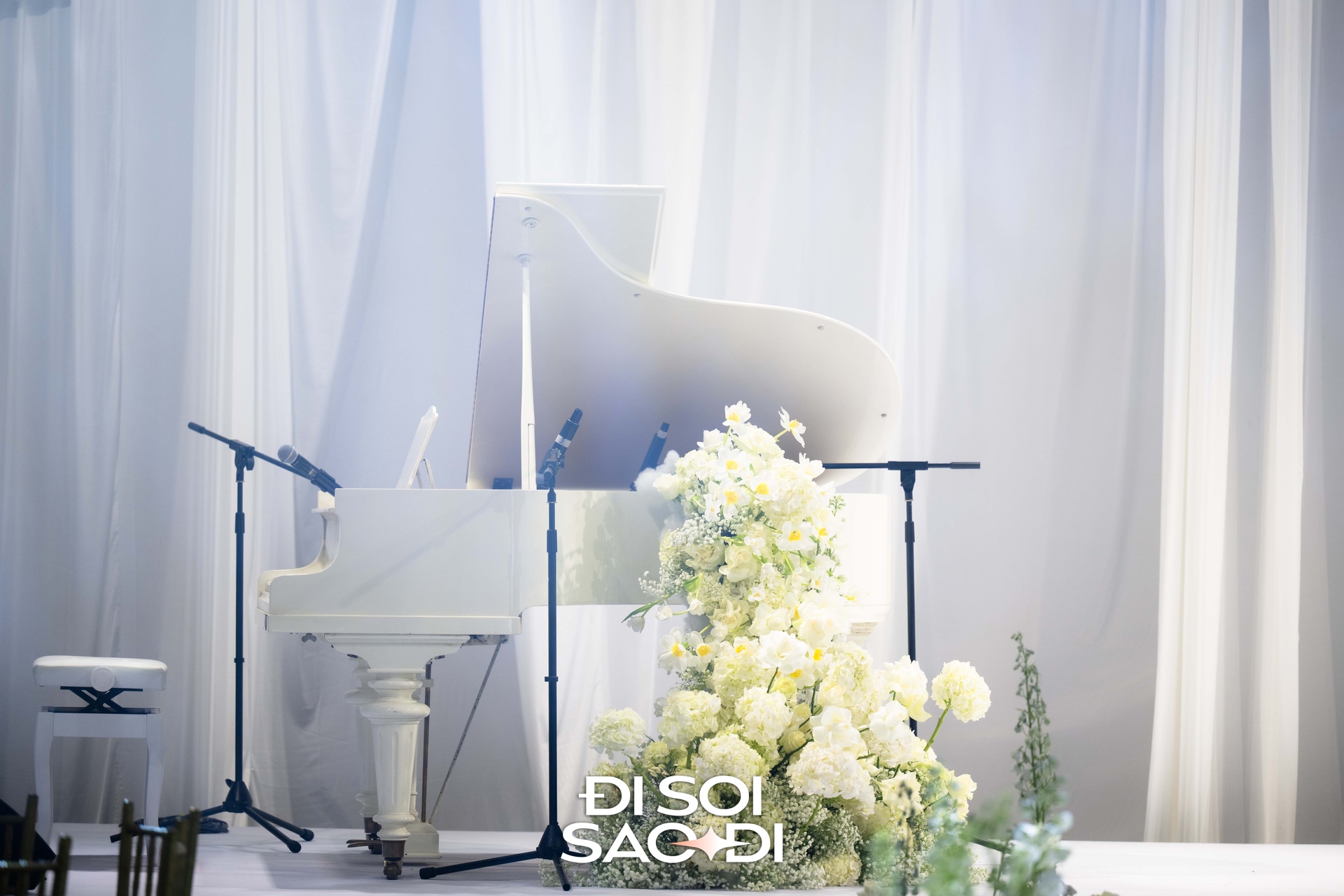 Đám cưới Hương Ly tại Hà Nội: Cô dâu che bụng lùm lùm, Hoa hậu Khánh Vân và dàn mỹ nhân đổ bộ - Ảnh 10.