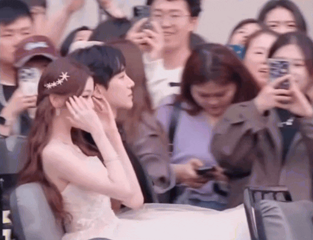 “Công chúa giá đáo” quét sạch thảm đỏ vì quá đẹp, bao nhiêu mỹ từ cũng không tả hết nhan sắc này- Ảnh 2.