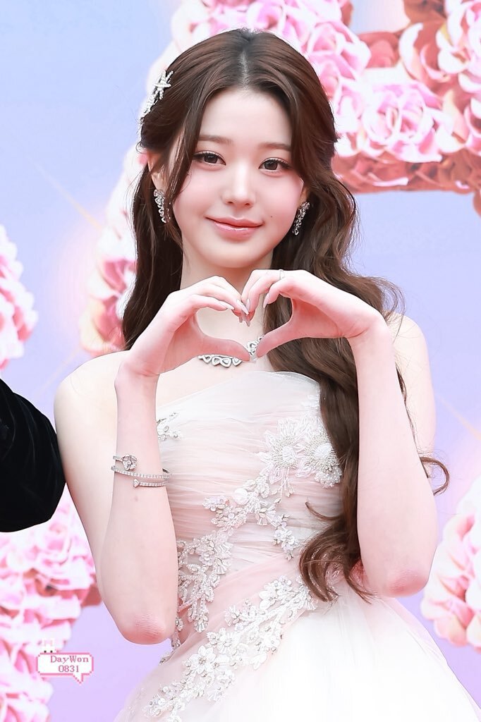 “Công chúa giá đáo” quét sạch thảm đỏ vì quá đẹp, bao nhiêu mỹ từ cũng không tả hết nhan sắc này- Ảnh 7.