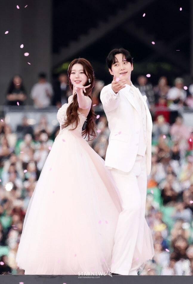 “Công chúa giá đáo” quét sạch thảm đỏ vì quá đẹp, bao nhiêu mỹ từ cũng không tả hết nhan sắc này- Ảnh 10.