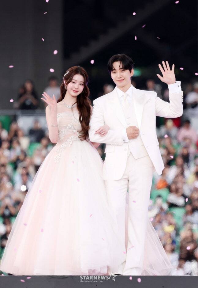 “Công chúa giá đáo” quét sạch thảm đỏ vì quá đẹp, bao nhiêu mỹ từ cũng không tả hết nhan sắc này- Ảnh 9.