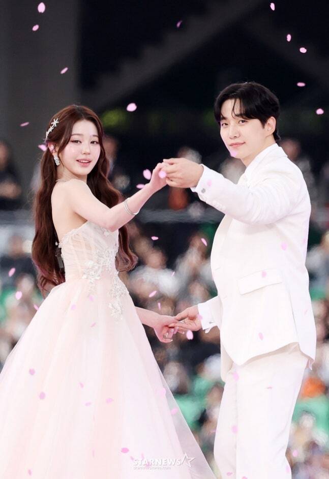 “Công chúa giá đáo” quét sạch thảm đỏ vì quá đẹp, bao nhiêu mỹ từ cũng không tả hết nhan sắc này- Ảnh 11.