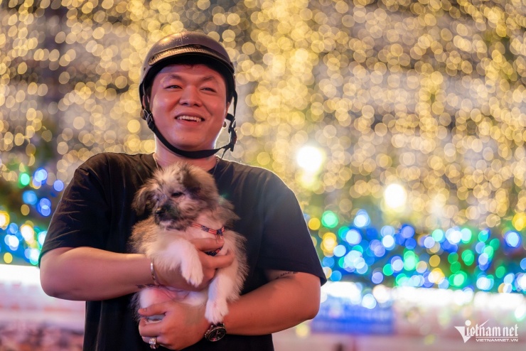 Nhà thờ Đức Bà lung linh đầu mùa Giáng sinh, hút khách đến check-in - 11