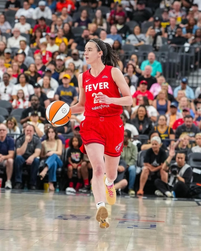 Catlin Clark trong màu áo Indiana Fever tại WNBA 2025. Ảnh: Fever WNBA
